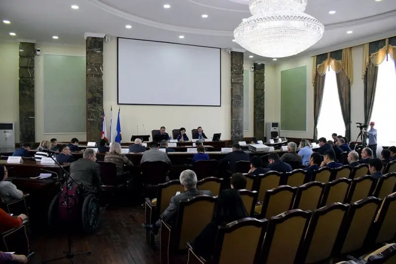 На улице Якутской в самовольной постройке выявили 50 нелегалов