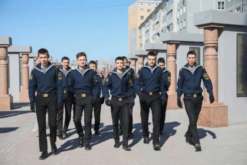 В Якутске прошла молодежная акция «Сохраним памятники»