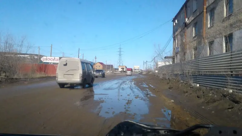 Бездорожье как повод для саботажа: маршрут №25 отказался ехать по разбитому Хатынг-Юряхскому шоссе