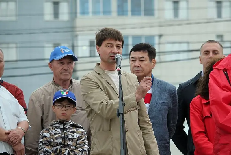 В связи с чем у первого заммэра Якутска Владимира Федорова проводят обыски в кабинете