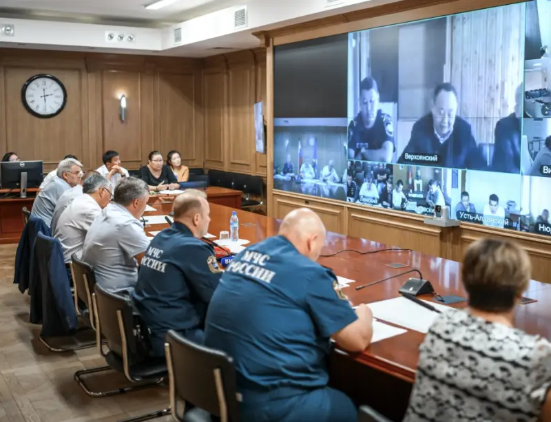 Денис Белозеров поручил усилить борьбу с лесными пожарами на местах