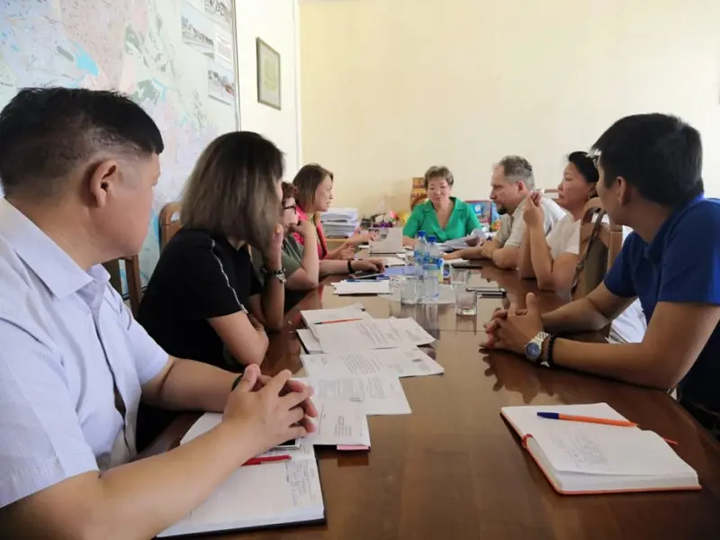 В окружной администрации обсудили вопросы улучшения транспортного обслуживания маломобильных граждан