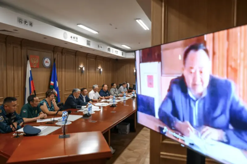 Алексей Колодезников провёл ВКС по пожарам в Верхоянском улусе