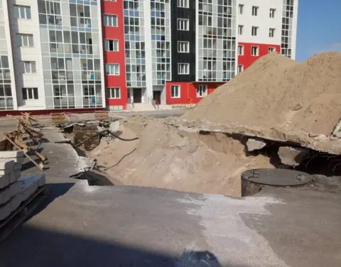 В 203 мкрн ведутся плановые работы по уплотнению грунта