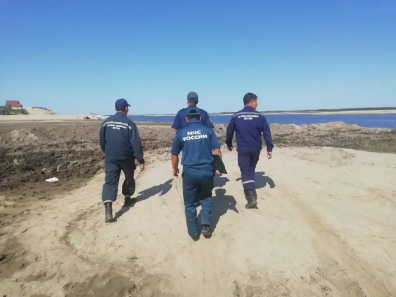 Спасатели Службы спасения Якутии проводят профилактические беседы с населением