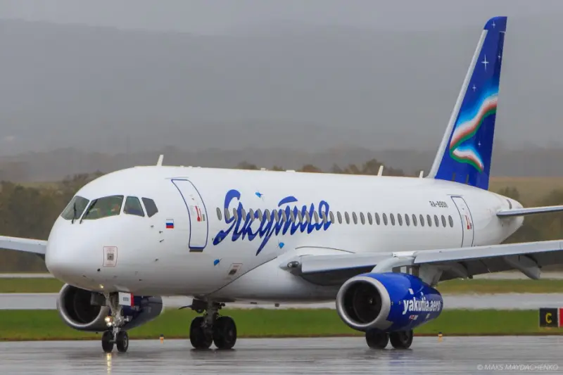 Посадку с треснувшим лобовым стеклом совершил SSJ-100 АК "Якутия" во Владивостоке