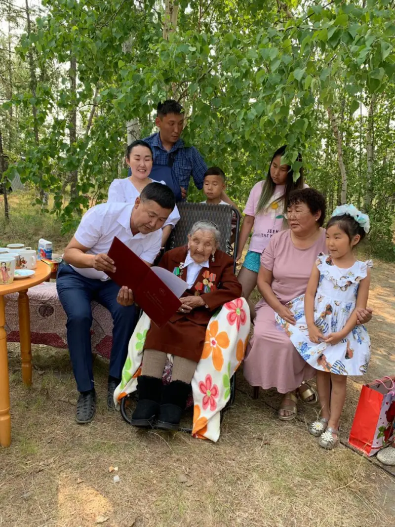 В Усть-Алданском улусе со 100-летием поздравили Пестрякову Ульяну Петровну