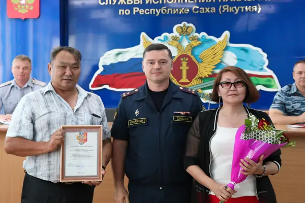 В честь 25-летия службы охраны УИС в УФСИН поощрили сотрудников и чествовали родителей молодых сотрудников