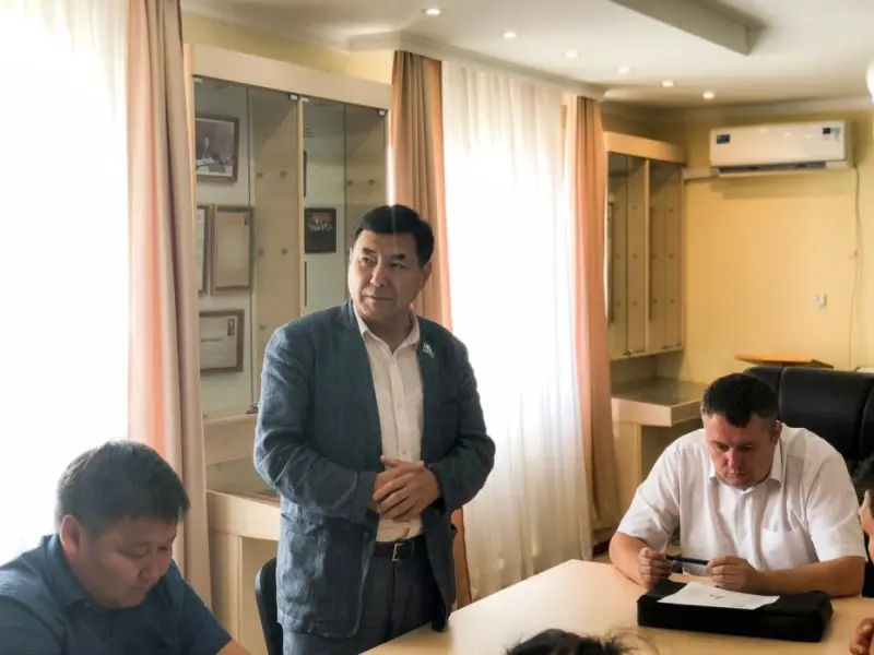 Коллективу Управления автодорог РС (Я) представили нового руководителя