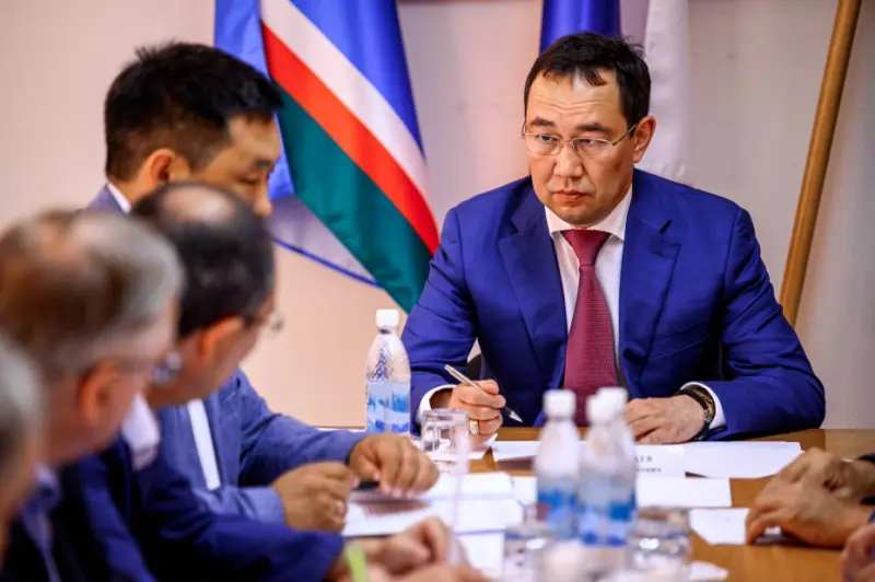Глава Якутии поручил перебросить дополнительные силы на тушение лесных пожаров в Ленском районе