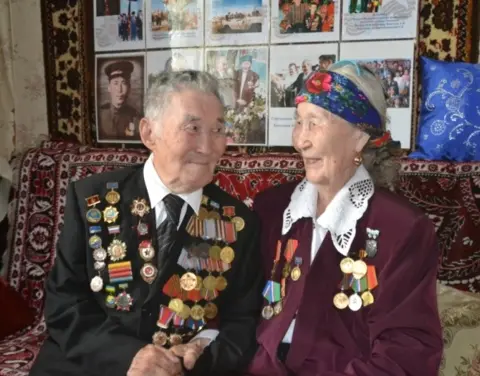 Айсен Николаев поздравил ветерана Великой Отечественной войны со 100-летним юбилеем