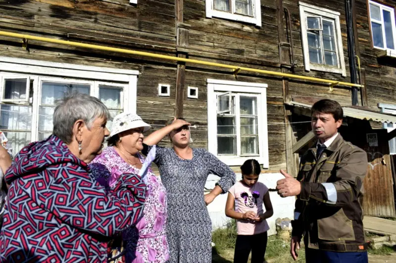 «Поддержим дворников, усилим сигнализацию, будем привлекать застройщиков»: Владимир Федоров совершил контрольный объезд по 17-му кварталу