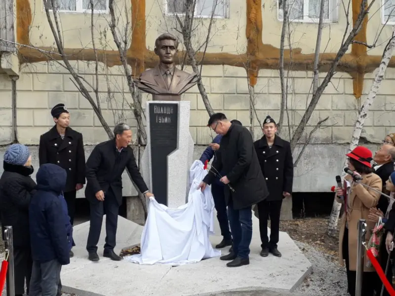 В Якутске состоялось открытие памятника Володе Губину