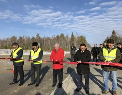В Хангаласском районе торжественно открыт участок дороги «Умнас»