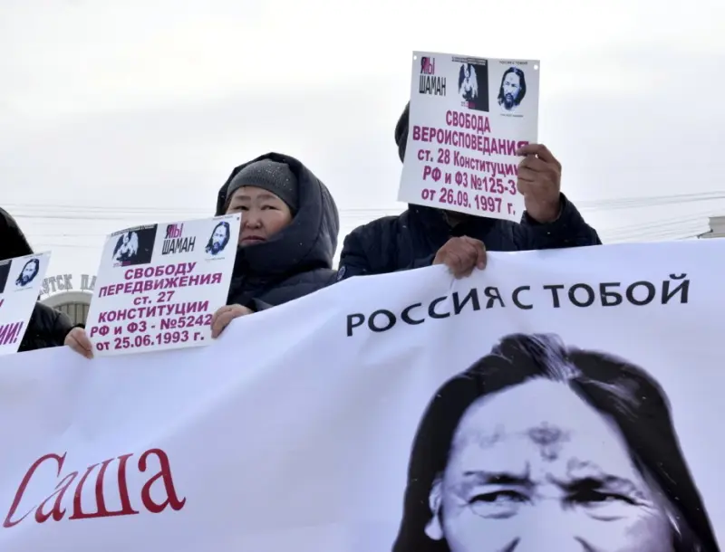 Он нормальный и не преступник, но мы его не поддерживаем: жители Якутска высказались о шамане Александре Габышеве