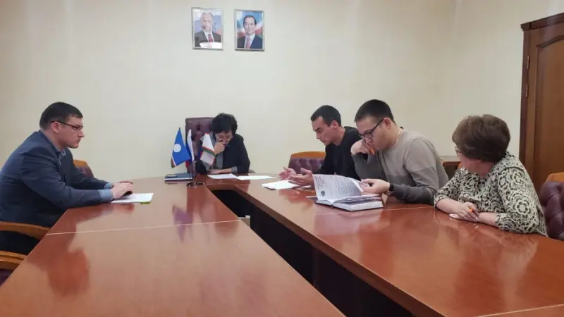 «Ситуация с вывозом мусора в 17-м квартале постепенно нормализуется»: мэр Якутска встретилась с руководителями УК «Юнион»
