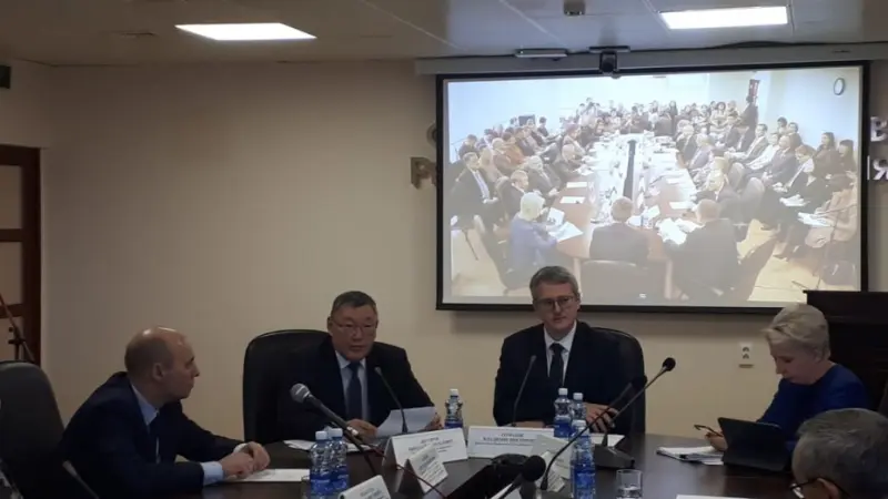 Председатель Правительства Якутии провел встречу с профсоюзным активом республики