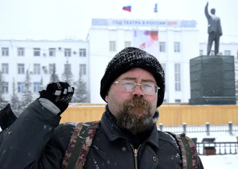 Против коррупции – только революция: Артур Дрон о 7 ноября, шамане и цикличности истории