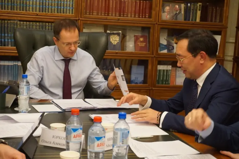 Глава Якутии рассказал министру культуры РФ о Центре эпоса и кинофестивале