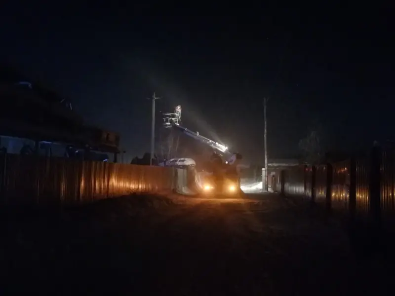 Энергетики восстановили электроснабжение по Покровскому тракту