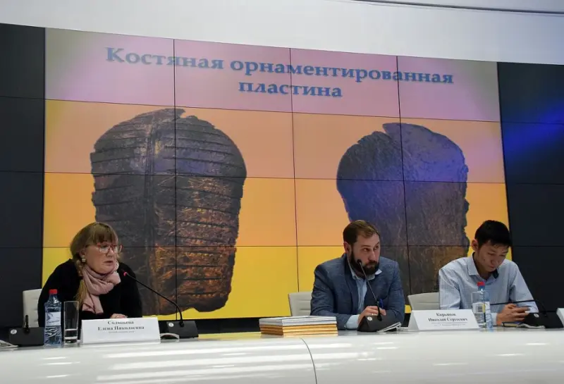 Интересная находка археологов может помочь с датированием древних наскальных рисунков Якутии
