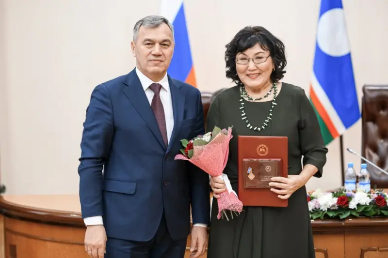 Государственная премия РС(Я) имени В.В. Никифорова-Кулумнуур в области журналистики за 2019 год вручена Евдокии Избековой