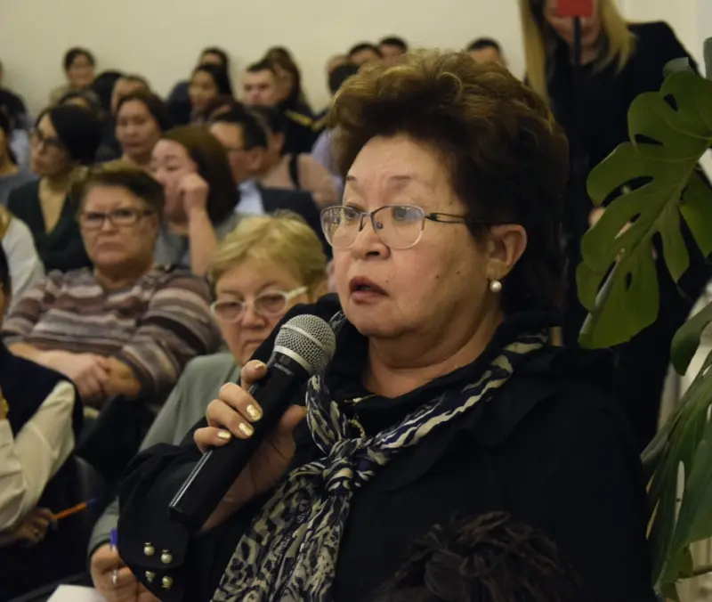 Польза от чиновничьего джипа: Около двух тысяч рейсов выполнено социальным такси в Якутске
