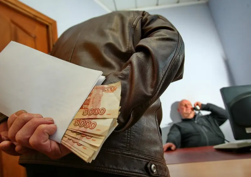 В Мирном за вымогательство, совершенное организованной группой мужчина осужден к 10 годам лишения свободы