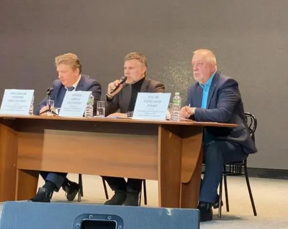 Кирилл Бычков провел отчет Правительства в Алданском районе