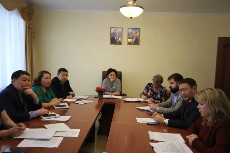 Сардана Авксентьева встретилась с многодетными матерями