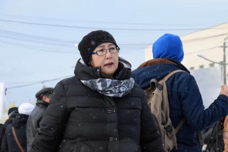 «Единственный мужик в Ил Тумэн»: депутат Сулустана Мыраан сложила в себя полномочия в знак несогласия с антиконституционными поправками