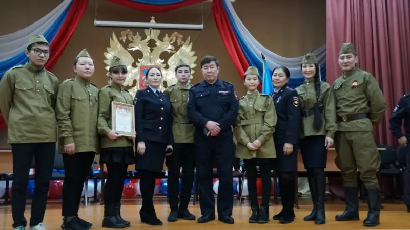 Полицейские Якутска провели брейн-ринг на тему Великой Отечественной войны среди школьников