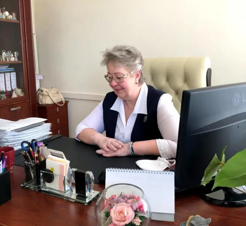 Евдокия Евсикова «побывала» на последнем звонке в 33-й школ