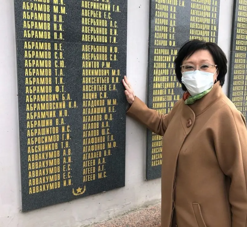 Глава Якутска Cардана Авксентьева поздравляет с 75-летием Великой Победы