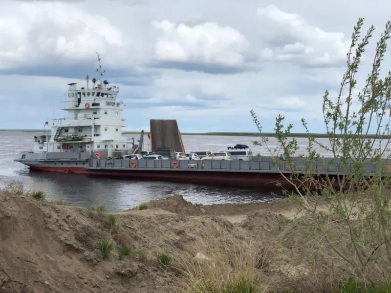 Паромная переправа Якутск-Нижний Бестях начала работу