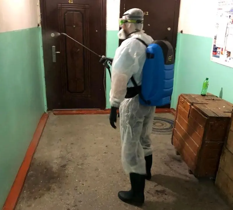 Дезинфекция мест общего пользования проводится только в подъездах, где были выявлены больные коронавирусом