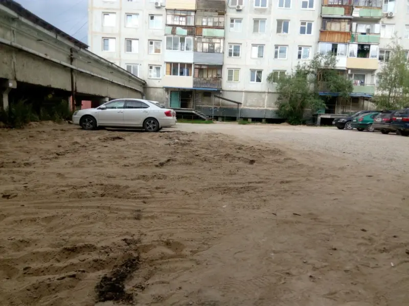 Не на федеральные, а на городские деньги: В Якутске началась подготовка дворовых территорий к ремонту