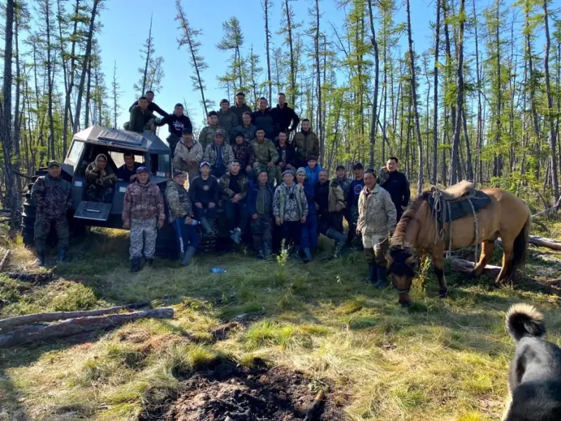 Спасатели нашли заблудившуюся в лесу женщину