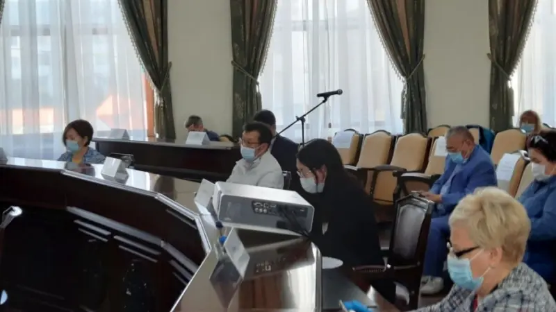 Альберт Семенов провел депутатские слушания о самом важном на сегодня