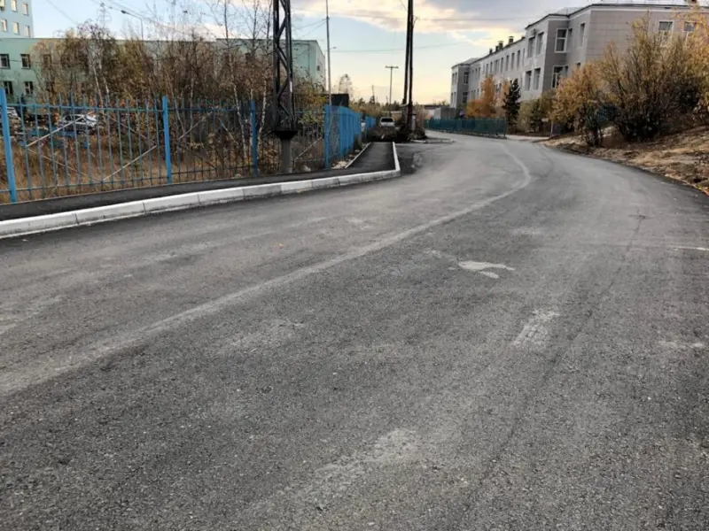 В Якутске асфальтируют внутриквартальные территории