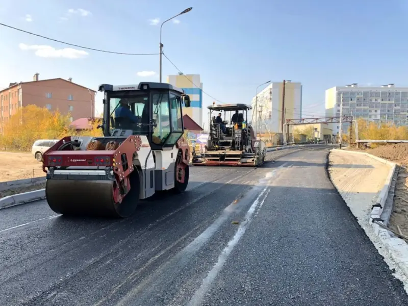 В Якутске на 24 объектах улично-дорожной сети завершена укладка асфальта
