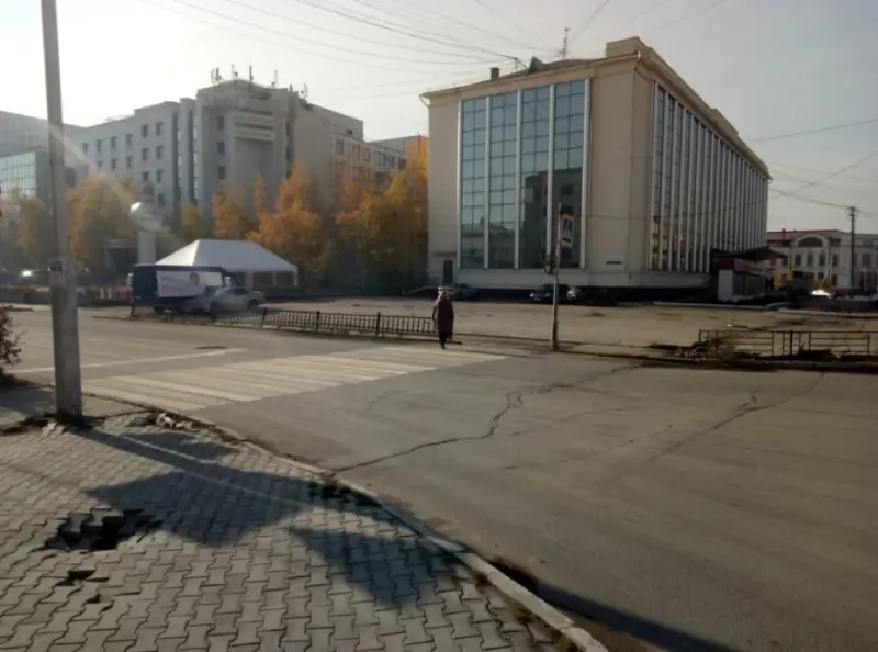 Фотофакт: Представителям партии власти закон не писан - наглая агитация возле избирательных участков