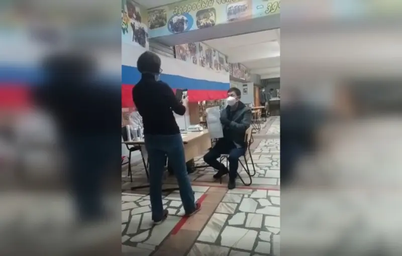 Покажи свой бюллетень: Людей заставляют подтвердить участие в голосовании?