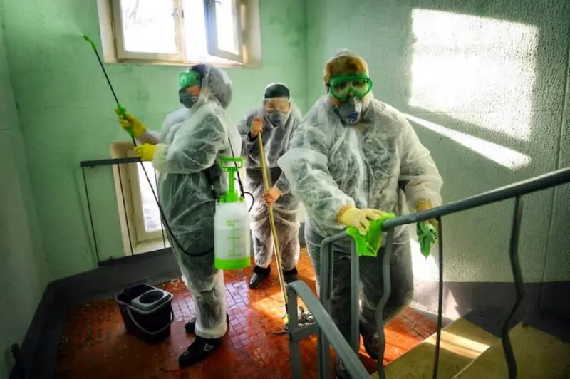 Очередную дезинфекцию в связи с COVID-19 провели в многоквартирных домах Якутска