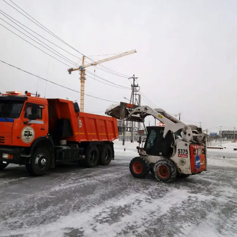 Ежедневную уборку снега с улиц и тротуаров проводит «Якутдорстрой»