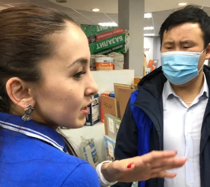 Оперативный штаб Якутска продолжает проверки соблюдения масочного режима в общественных местах