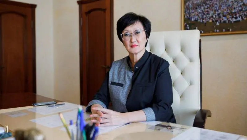 Поздравление главы города Якутска Сарданы Авксентьевой с Международным днем пожилых