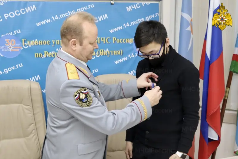 За спасение двоих утопающих награжден школьник в Якутске