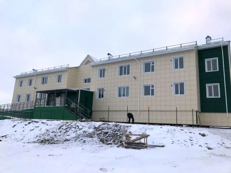 Поликлиника в поселке Батагай и жилой дом в селе Оленек получили заключение о соответствии