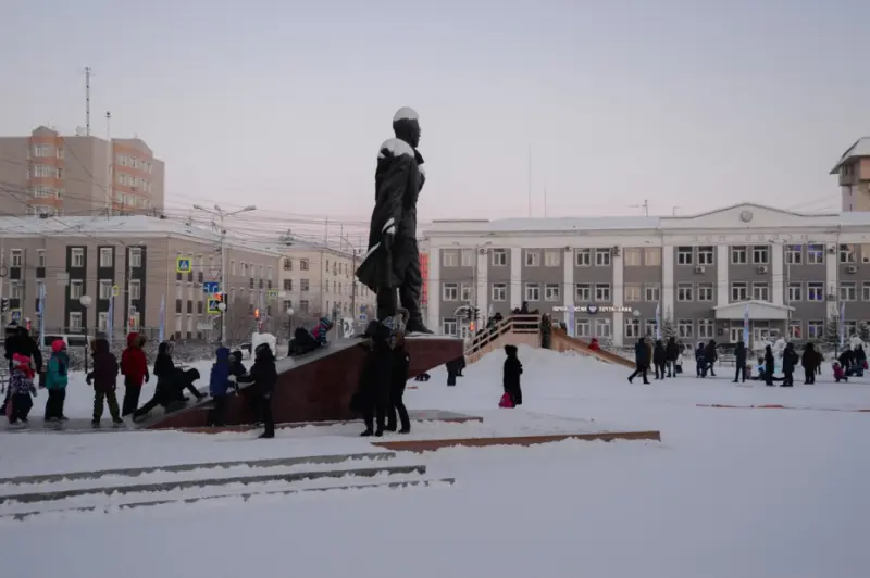 Виды города. Площадь Орджоникидзе.